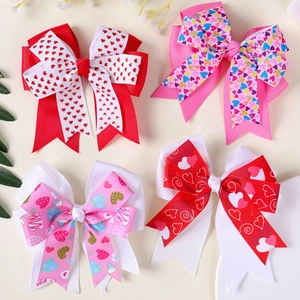Lot de quatre barrettes pour filles en ruban gros-grain avec motifs cœurs dorés et nœuds