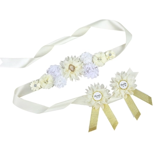 Detail of baby shower flower sash set with Mommy To Be and Daddy To Be corsages