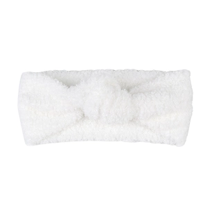 Detailaufnahme des weißen Plüsch-Stirnbands mit weicher Teddy-Fleece-Textur
