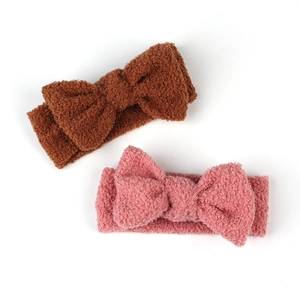Detailansicht der Plüsch-Baby-Stirnbänder mit Schleife in Kaffee und Rosa aus Teddyvlies