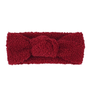 Detail eines dunkelroten Fleece-Stirnbands mit Mittelknoten für Kleinkinder und Babys