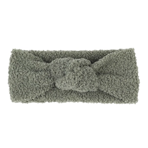 Detail von weichem salbeigrünem Teddy-Fleece-Winterstirnband für Kinder mit Knoten