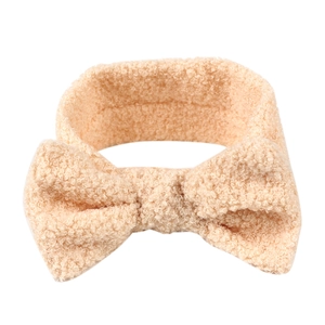 Detailaufnahme des beige-farbenen Teddy-Fleece Baby-Stirnbands mit großer Schleife