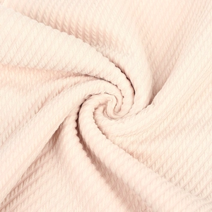 Couverture d'emmaillotage rose pour bébé en maille gaufrée avec texture douce