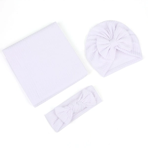 Ensemble de trois pièces pour bébé avec couverture gaufrée, bonnet turban et bandeau lilas