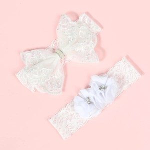 Set di due fasce in pizzo bianco per neonati con perle e strass scintillanti