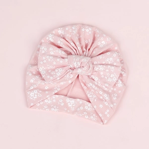 Bonnet turban rose pour bébé en coton avec imprimé floral blanc et grand nœud mignon