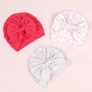 Lot de 3 bonnets turbans pour bébé avec nœuds en rouge, motifs floraux et rayures