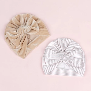 Ensemble de bonnets turbans bébé en velours champagne et coton rayé avec nœuds
