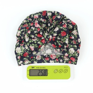 Detailed weight measurement of 25.8g for the floral baby turban hat on a scale