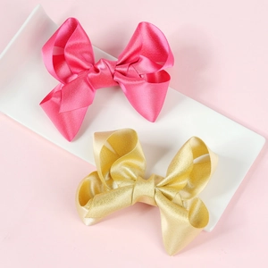 Details von 4-Zoll-Haarspangen mit Satin-Schleifen in Pink und Gold auf Keramik