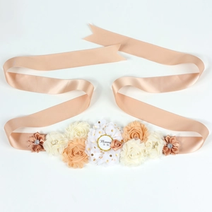 Elegante fascia maternità floreale color champagne con stemma Mommy To Be per baby shower