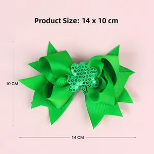 Vue détaillée du nœud vert de la Saint-Patrick avec trèfle, mesurant 14x10 cm