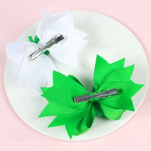 Nœuds à cheveux trèfle de la Saint-Patrick avec bords dentelés pour filles