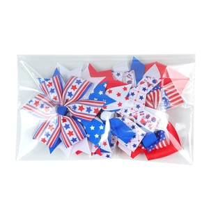 Dettaglio dei fermagli per capelli a fiocco Independence Day in confezione trasparente
