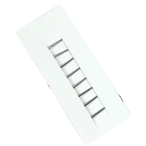 Set mit 10 silbernen Metall-Haarclips für Mädchen auf weißer Karte zum Unabhängigkeitstag