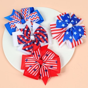 Détail de quatre nœuds de cheveux pour la fête de l'Indépendance avec motifs