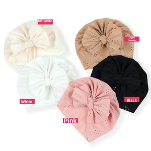 Lot de bonnets bébé en dentelle évidée avec grand nœud en cinq couleurs crème blanc rose noir