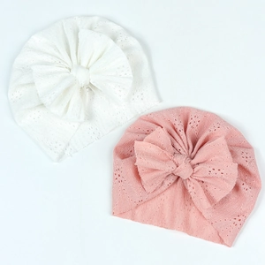 Lot de 2 bonnets turbans ajourés pour bébé avec grands nœuds en rose et blanc