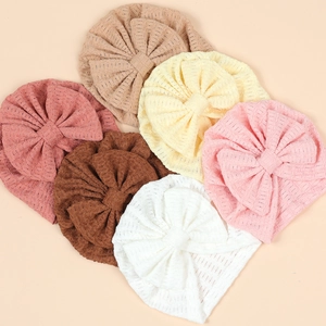 Bonnet turban pour nouveau-né avec grand nœud en tricot côtelé disponible en six couleurs
