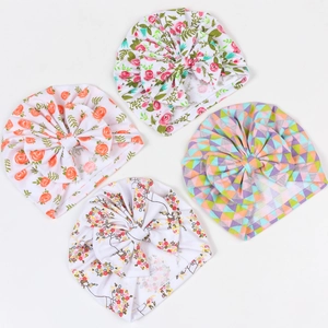 Baby Turban-Hüte mit Blumenmuster und großen Schleifen in vier verschiedenen Designs