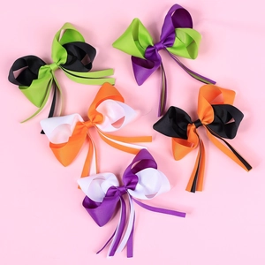 Cinq nœuds Halloween pour filles avec doubles rubans en vert, violet et orange couleurs