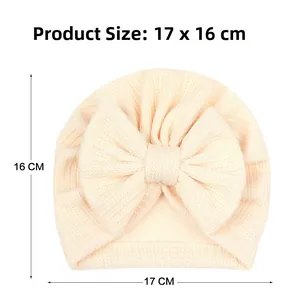 Tableau des tailles pour bonnet bébé en tricot à nœud beige, dimensions 17 X 16 CM