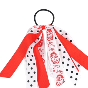 Détail de l'élastique de Noël multicouche avec motifs Père Noël et pois élégants