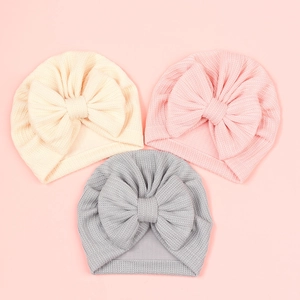 Bonnets bébé en maille gaufrée avec nœud en crème, rose et gris pour la chaleur automnale