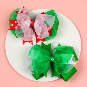 Set di fermagli natalizi fatti a mano con pizzo a pois rosso e verde per bambine