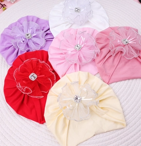 Détails de six bonnets turbans pour bébés avec fleurs en dentelle et strass brillants