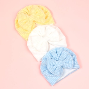 Lot de bonnets pour bébé avec grands nœuds en tissu texturé jaune, blanc et bleu