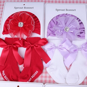 Detail of baby turban with mesh flower, rhinestone and matching bow socks with non-slip soles
