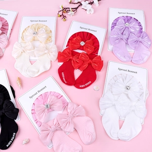 Set bébé en coton avec bandeau dentelle à nœud diamant et chaussettes assorties