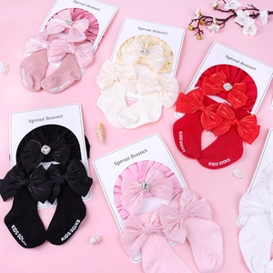 Ensemble bonnet et chaussettes en coton pour nouveau-né avec nœud en dentelle et strass