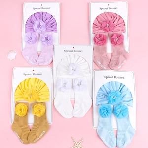 Coffret cadeau 5 pièces avec turban à fleurs et chaussettes assorties pour bébé fille