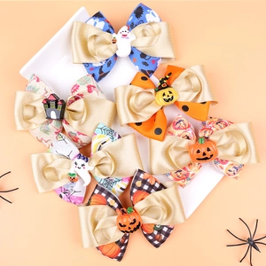 Détail du lot de 6 nœuds d'Halloween avec citrouille et accessoires en résine fantôme