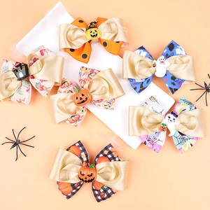 Détail de nœuds à cheveux Halloween avec motifs citrouille, fantôme et toile d'araignée