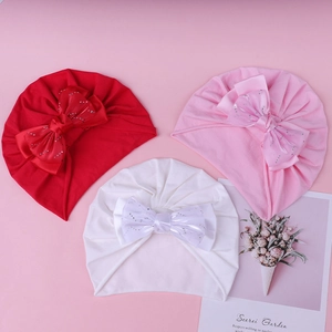 Détails des bonnets turban bébé en coton avec grands nœuds en satin et strass brillants