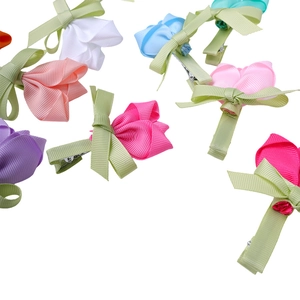 Lot de barrettes à fleurs tulipes en ruban coloré pour filles sur fond blanc