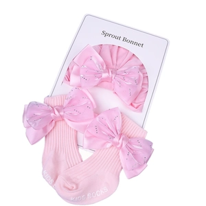 Ensemble bonnet et chaussettes en coton rose pour nouveau-né avec nœuds satin