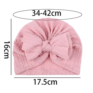 Bonnet turban rose pour nouveau-né avec motif jacquard et dimensions de 17,5x16 cm