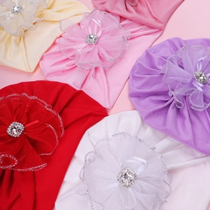 Bandeaux bébé avec fleurs en maille et strass carrés en six couleurs assorties