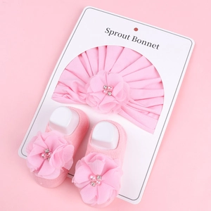 Ensemble turban et chaussettes rose pour bébé avec grandes fleurs, perles et strass