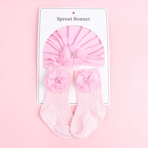 Ensemble turban et chaussettes bébé rose avec fleurs 3D et détails perles