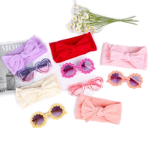 Bandeaux bébé en nylon avec nœuds tricotés et lunettes de soleil fleurs mignonnes