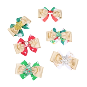 Set de 6 barrettes de Noël avec nœuds papillon, Père Noël et renne sur fond blanc