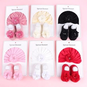 Ensemble turban et chaussettes pour bébé avec fleurs en six couleurs assorties