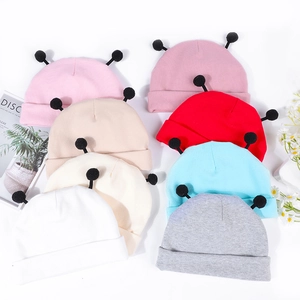 Détails de bonnets en coton pour bébé en huit couleurs variées avec de mignonnes antennes