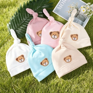 Neugeborenes Baby Weiche Baumwolle Strick Knoten Mütze Cartoon Bär Stickerei Säuglingsmütze Herbst Winter Warme Zubehör